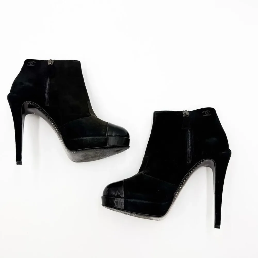 Chanel CC Cap Toe Black Suede Leather Ankle Boots Heels EU 39.5